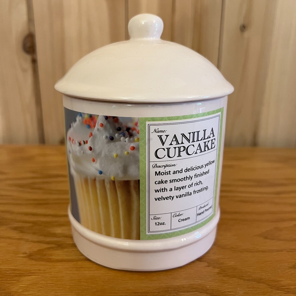 Chesapeake Bay‎ Candle Vanilla Cupcake 12oz Scented Ceramic Jar Lid Unused